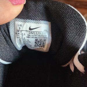 Nike Men's Lebron Witness 7 size 9